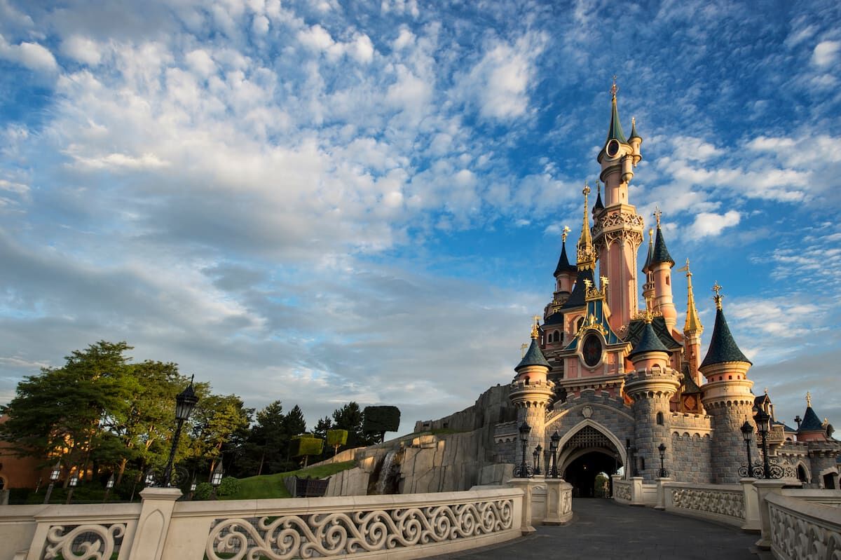Show readers the breadth of the Attractiontix catalogue at a glance using real imagery from the merchant's own site